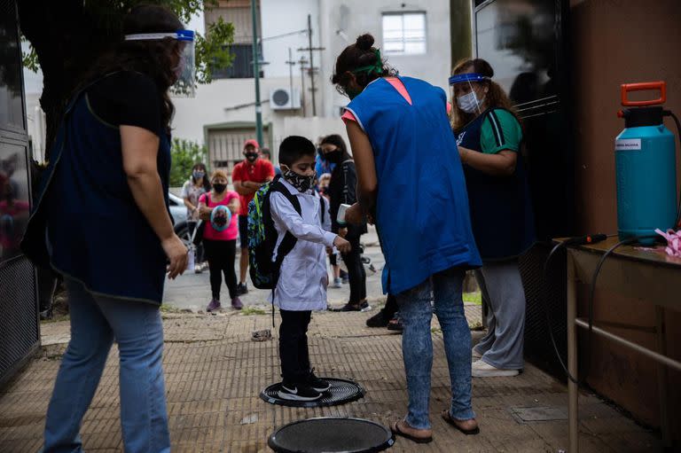 Según el gobierno bonaerense, no son altos los números de contagios en las escuelas de la provincia