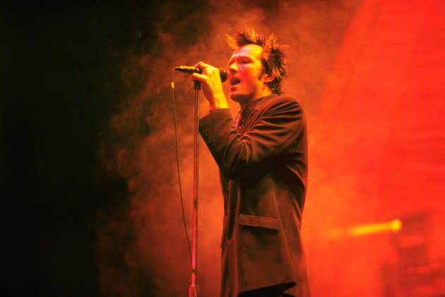 Scott Weiland performs with Stone Temple Pilots in New York City on Nov. 25, 1996. - Credit: Ebet Roberts/Redferns/Getty Images