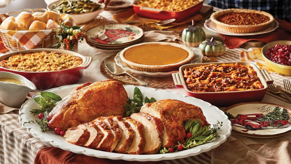 What's on Cracker Barrel's Thanksgiving togo menu in Florida? Are they