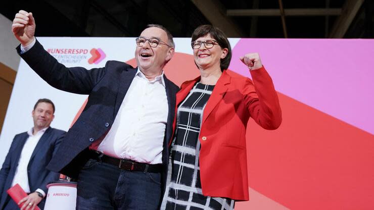 Die beiden Sozialdemokraten wollen den Koalitionsvertrag mit der Union neu verhandeln. Foto: dpa