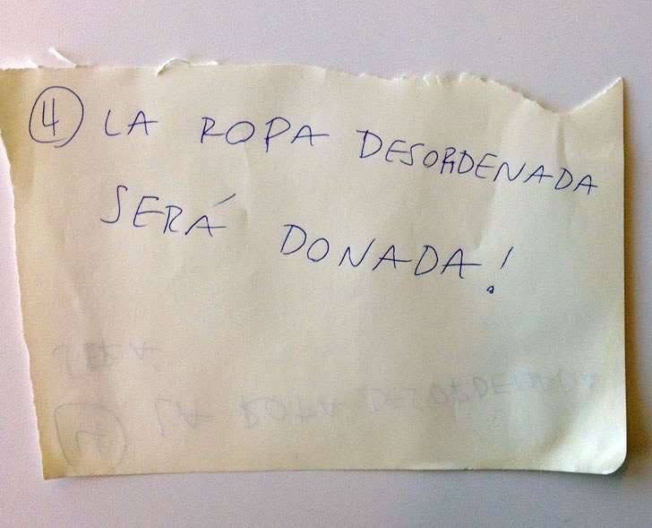 Los niños de esta casa deben aprender a ordenar su propia ropa. A partir de ahora, esto es lo que pasará si no lo hacen.