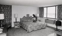 <p>This was Elvis Presley's hotel room at the Philadelphia Hilton in 1974. Matching curtains and bedding were a popular '70s design statement that's<a href="https://www.housebeautiful.com/design-inspiration/a38226460/matching-all-over-pattern-design-trend/" rel="nofollow noopener" target="_blank" data-ylk="slk:making a comeback today." class="link "> making a comeback today. </a></p>