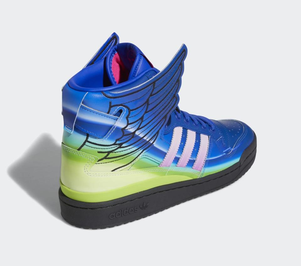 The heel’s view of the Jeremy Scott x Adidas Motorsport Wings 4.0 collab.