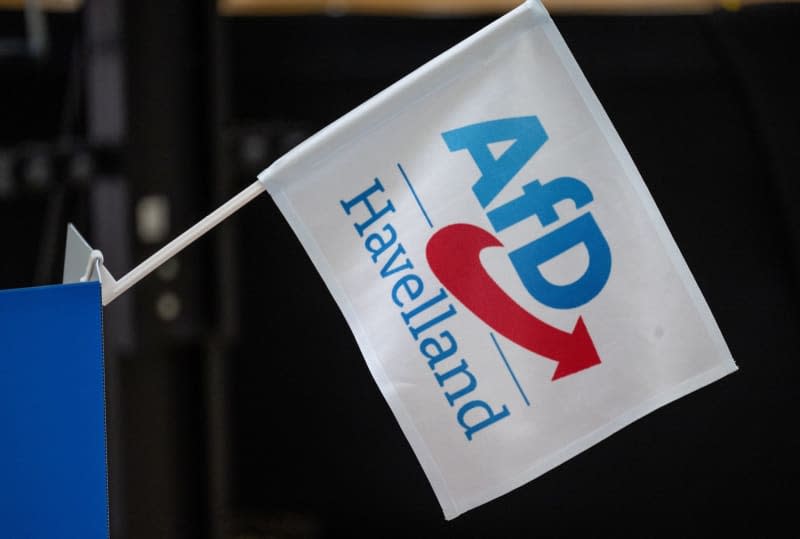 A banner with the AfD logo and the words "Havelland" hangs in the Wiesenhalle at the state party conference of the AfD Brandenburg. Monika Skolimowska/dpa