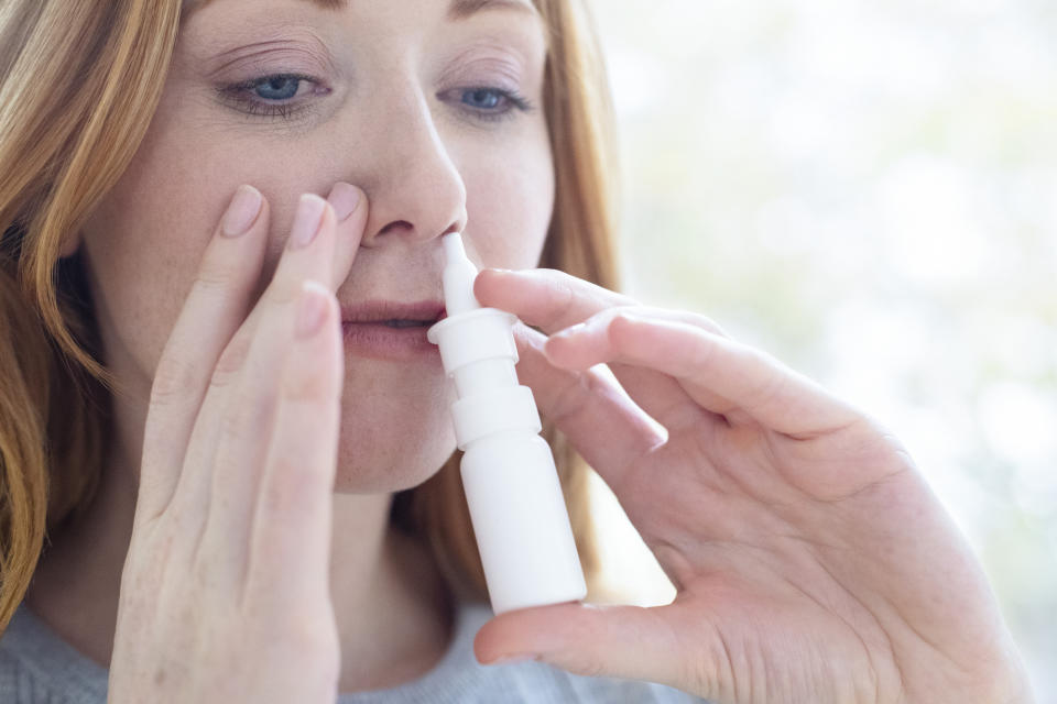 Es gibt mehrere Gründe, warum du dich nicht an den Gebrauch von Nasensprays gewöhnen solltest. (Bild: Getty Images)