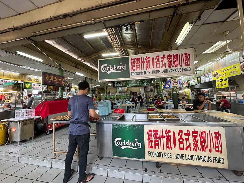 Sam Gan Zhong Pork Ball Noodle - Food court interior