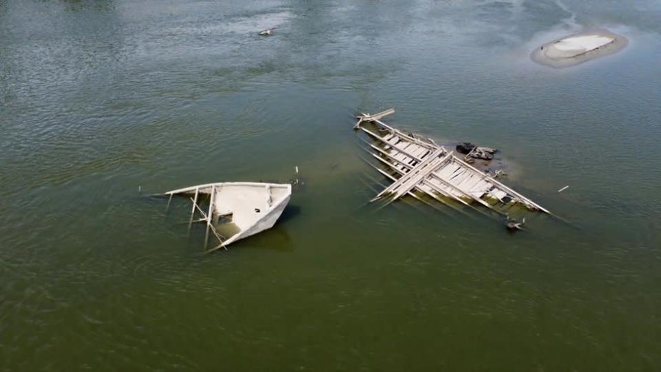 A seca do rio revelou uma barca afundada na Segunda Guerra Mundial e um veículo militar alemão