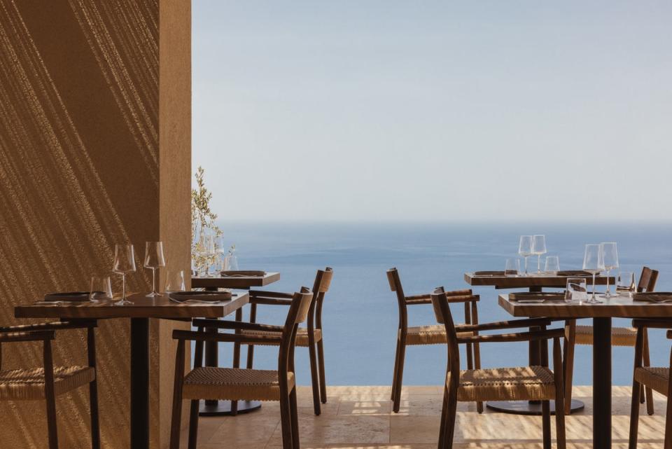 Orizon Restaurant is inspired by the water and seasonal produce of the Cyclades (Gundari)