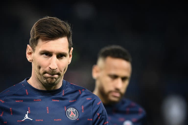 Lionel Messi en su último partido con PSG, ante Lille; el argentino vuelve a tener problemas físicos que lo marginan