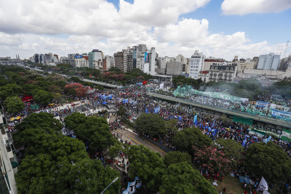 FOTOS: Tensión social en Argentina por protestas contra Macri