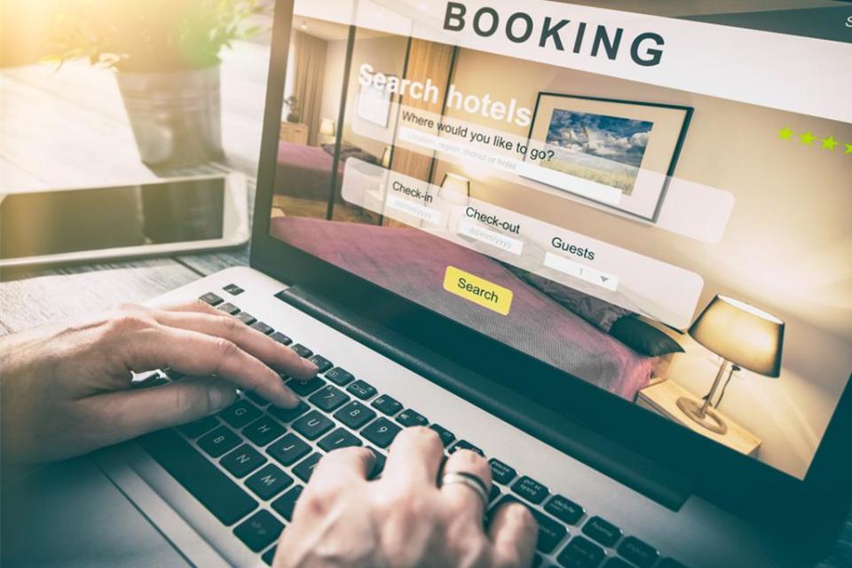 兩大國際訂房網站Agoda、Booking.com於關鍵字廣告中，搭對手名稱便車，詐取他人努力成果，今遭公平會各開罰百萬。（示意圖:shutterstock/達志）