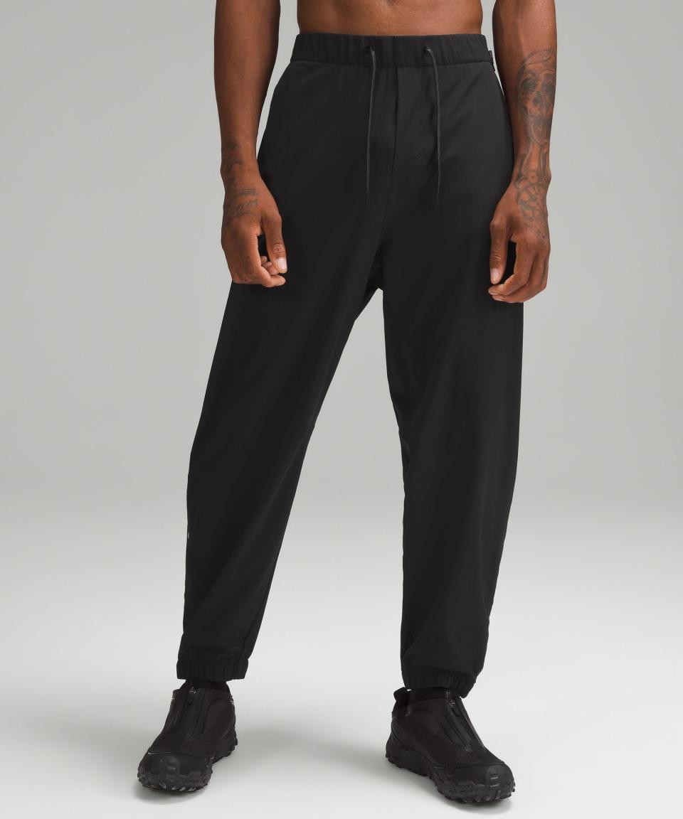 <p><a href="https://go.redirectingat.com?id=74968X1596630&url=https%3A%2F%2Fshop.lululemon.com%2Fp%2Fmen-pants%2FTear-Away-Track-Pant-Jordan%2F_%2Fprod11550029&sref=https%3A%2F%2Fwww.menshealth.com%2Ftechnology-gear%2Fg34497236%2Fbest-gifts-for-brother%2F" rel="nofollow noopener" target="_blank" data-ylk="slk:Shop Now;elm:context_link;itc:0;sec:content-canvas" class="link ">Shop Now</a></p><p>Tear-Away Track Pant Jordan Clarkson</p><p>lululemon.com</p><p>$168.00</p>