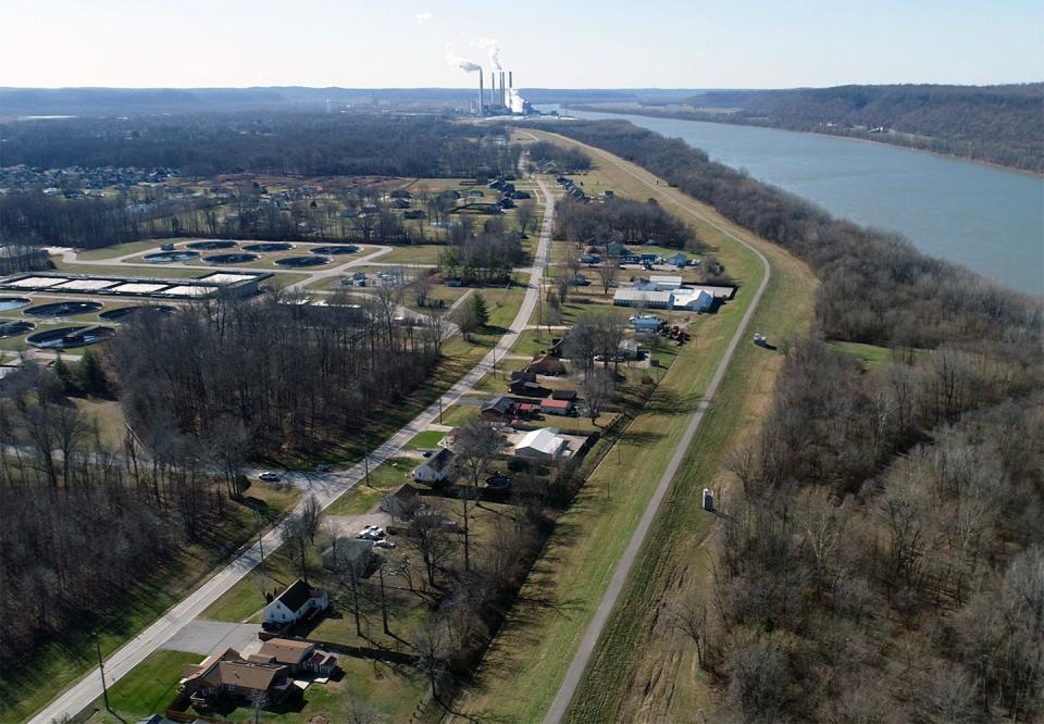 Homes sit upstream of LG&E's Mill Creek power plant along the Ohio River in southwest Jefferson County.