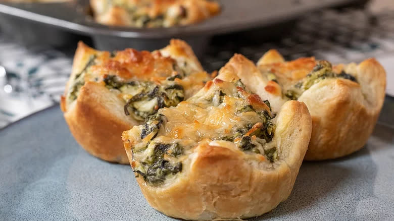 Cheesy spinach puff pastry cases