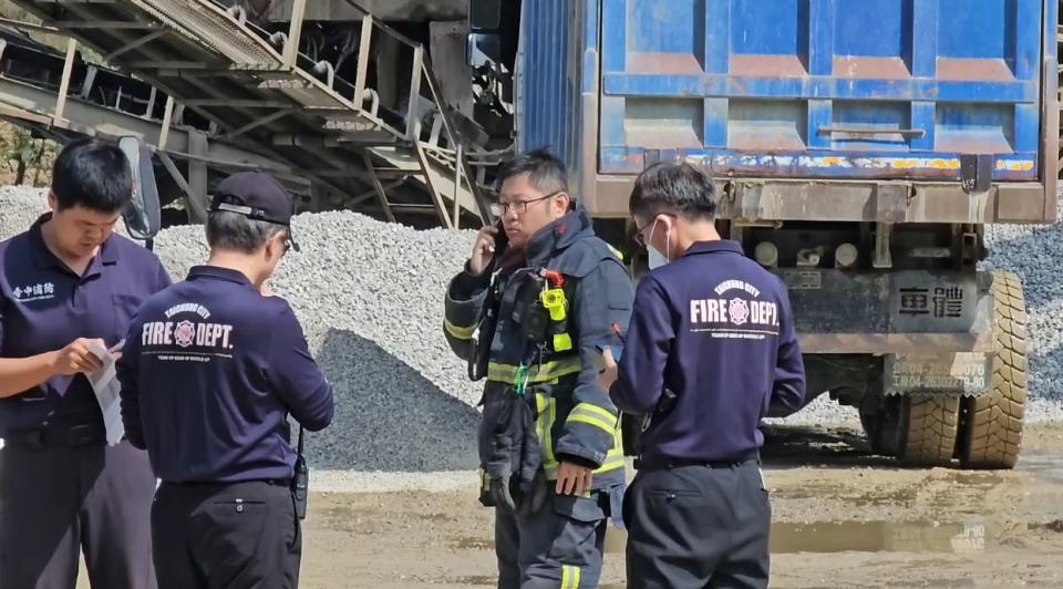 ▲▼台中驚傳工安意外，砂石場外包廠商遭土石埋住。（圖／東森新聞）