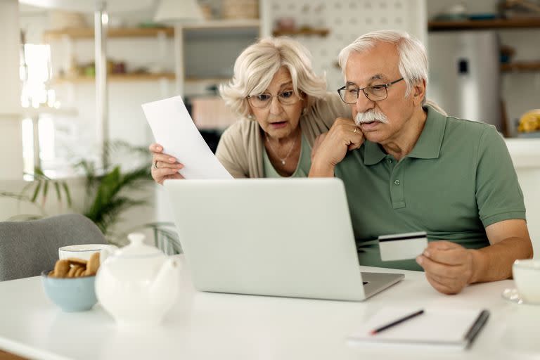 El home banking y las apps que permiten tener una sucursal del banco en el teléfono son convenientes, pero no siempre resultan amigables para la gente mayor