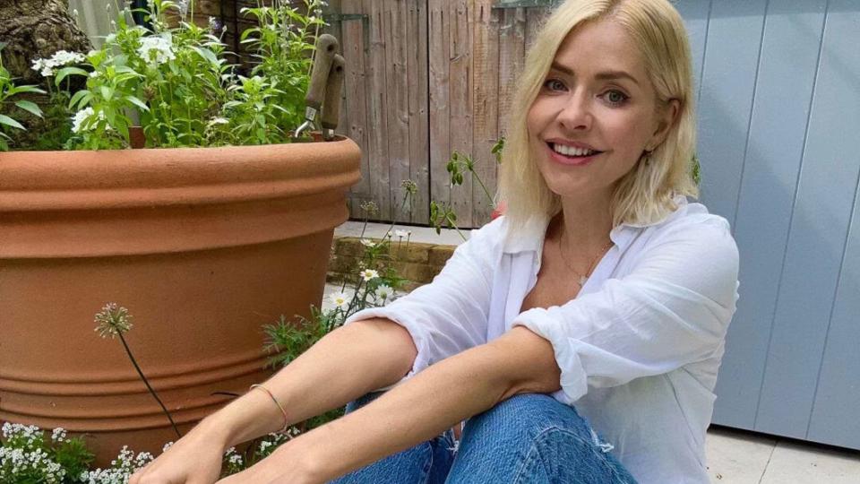 Holly Willoughby in cropped jeans