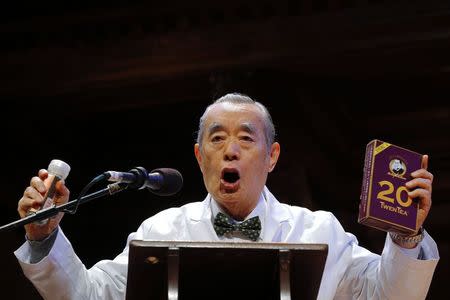 2006 Ig Nobel for nutrition prize winner Dr. Yoshiro NakaMats delivers the keynote speech at the 24th First Annual Ig Nobel Prizes awards ceremony at Harvard University in Cambridge, Massachusetts September 18, 2014. REUTERS/Brian Snyder