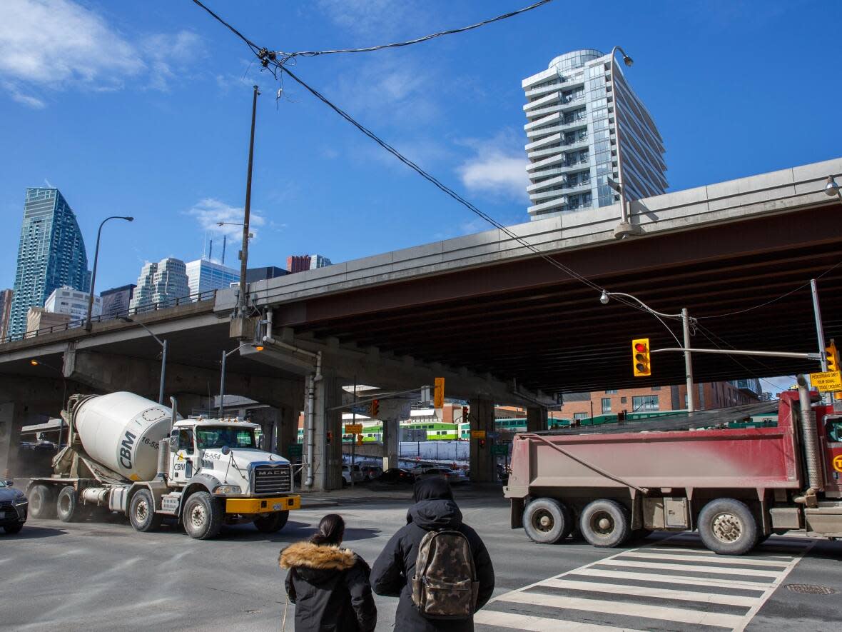 The Gardiner Expressway is photographed on March 14, 2023. A coalition of 40 community groups has written to Deputy Mayor Jennifer McKelvie and asked for a full accounting of the costs to rebuild the Gardiner East.  (Alex Lupul/CBC - image credit)