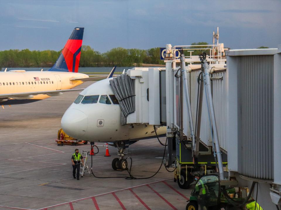 Delta Air Lines First Class Minneapolis to New York Airbus A320