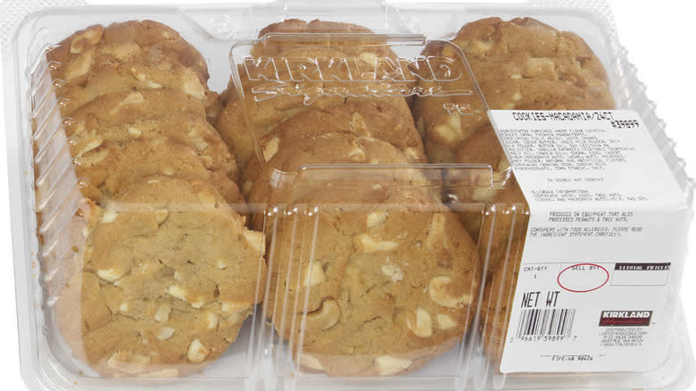 Costco White Chocolate and Macadamia Cookies