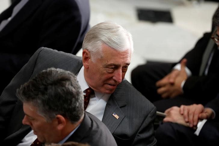 Les républicains n'ont pas suffisamment de voix pour faire passer leur projet de réforme de l'Obamacare, la loi emblématique sur l'assurance-santé de la présidence Obama, a déclaré jeudi matin l'élu Steny Hoyer (photo), un des principaux responsables du groupe démocrate à la Chambre des représentants. /Photo prise le 9 mars 2017/REUTERS/Aaron P. Bernstein