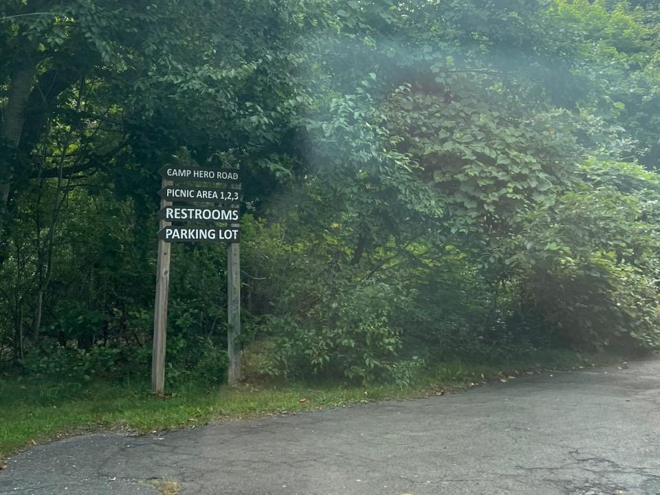 a sign to the picnic tables