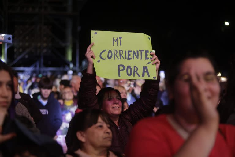 El público disfruta de música litoraleña en una noche excepcional