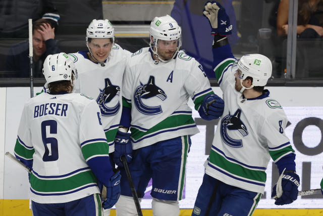 Boeser moves into tie for NHL goal-scoring lead as Canucks beat