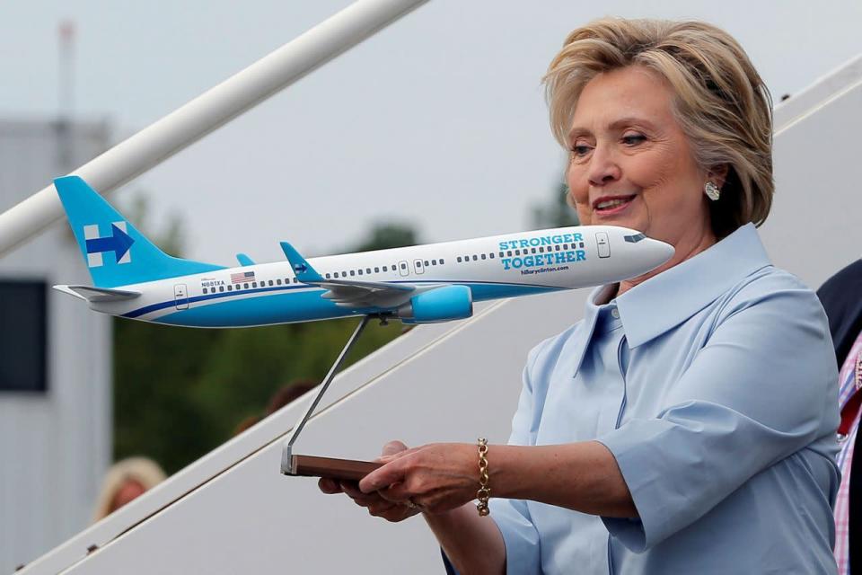 Todo el mundo a bordo del nuevo avión de Hillary