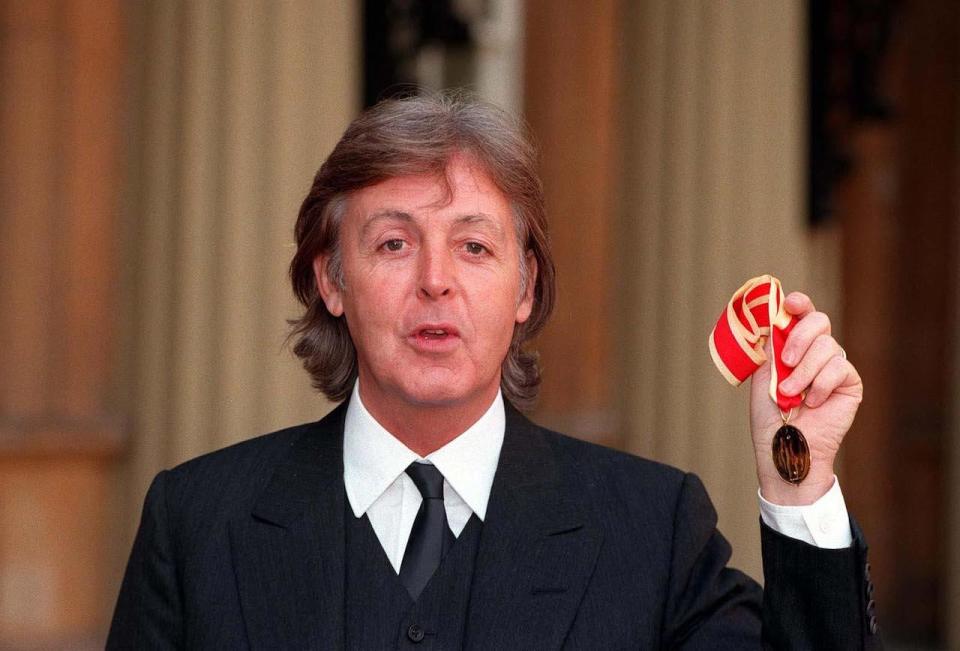Sir Paul Mccartney receives his Knighthood at Buckingham Palace in 1997. / Credit: Avalon / Getty Images
