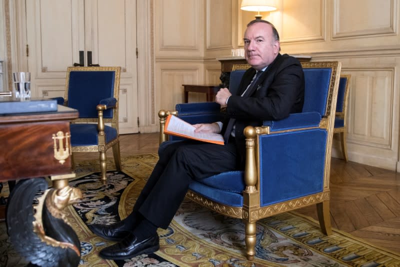 Le porte-parole du gouvernement, Christophe Castaner, a laissé entendre mercredi que la proposition du président du Medef, Pierre Gattaz (photo), d'imposer un contrôle quotidien aux demandeurs d'emploi était probablement vouée à rester lettre morte. /Photo prise le 12 octobre 2017/REUTERS/Etienne Laurent