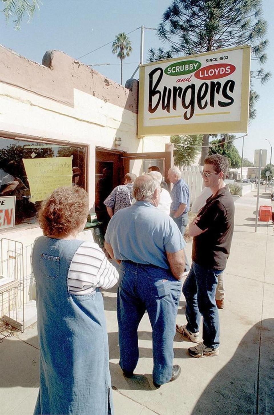 Some fans of Scrubby and Lloyd’s waited in line up to an hour Tuesday, Oct. 27, 1998, to get one last taste of the San Luis Obispo restaurant’s famous burgers.