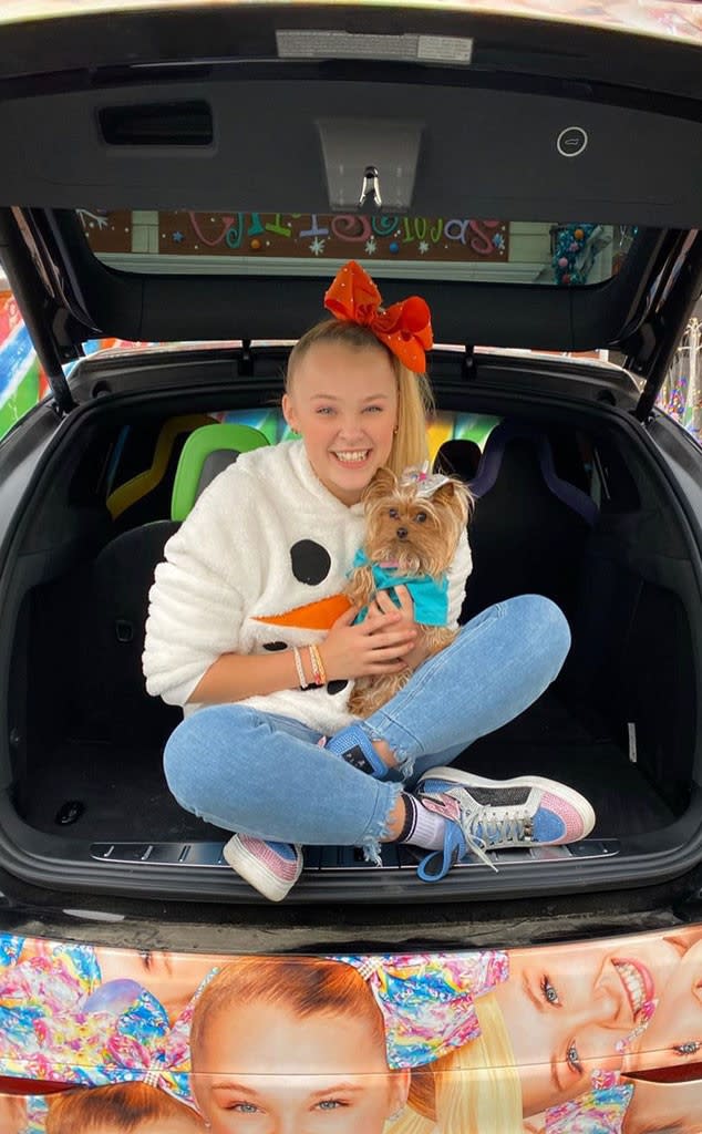 Jojo Siwa, Celebs on Thanksgiving