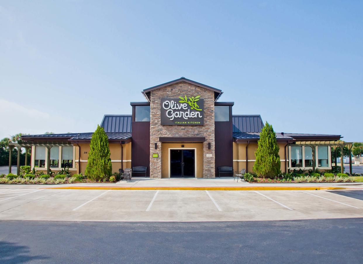 Olive Garden opened its third location in the Des Moines area.