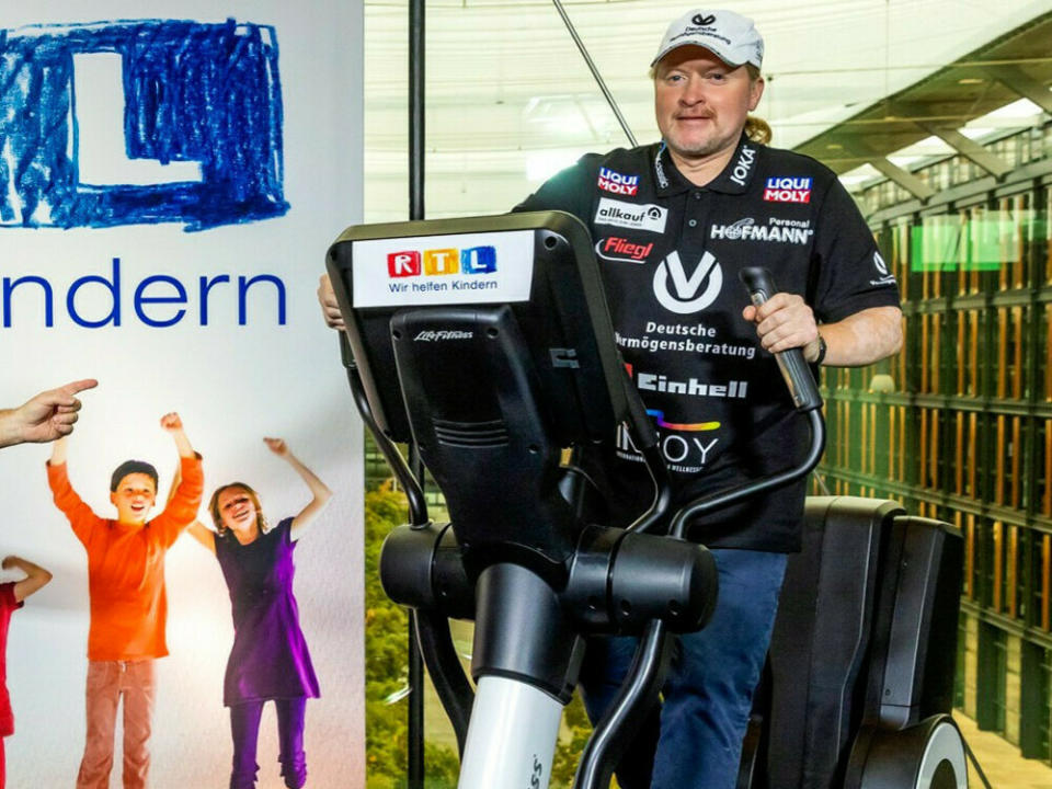 Joey Kelly wird für 24 Stunden auf den Crosstrainer steigen (Bild: MG RTL D / Thomas Stachelhaus)