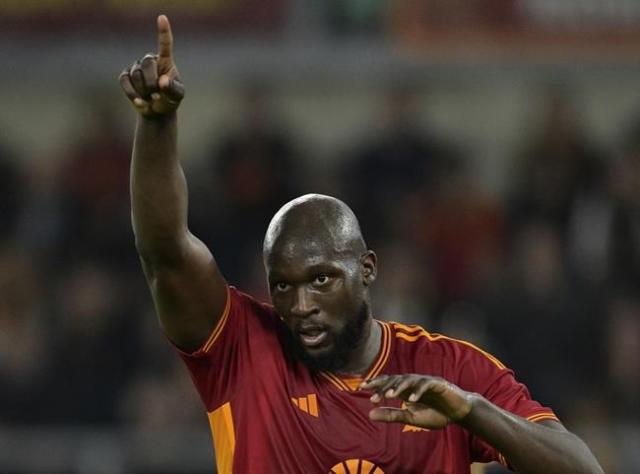 Romelu Lukaku on target for Roma in first win of season to relieve