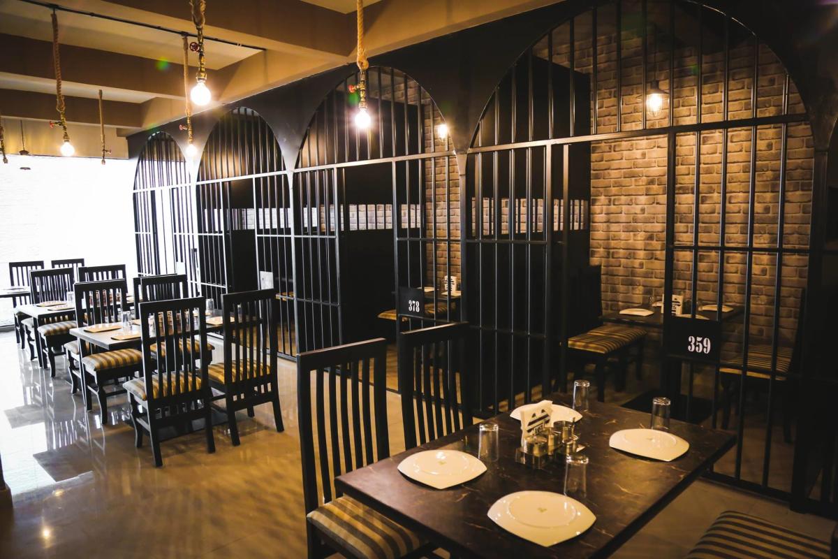 You Can Eat in a Prison Cell at This Jail-Themed Restaurant