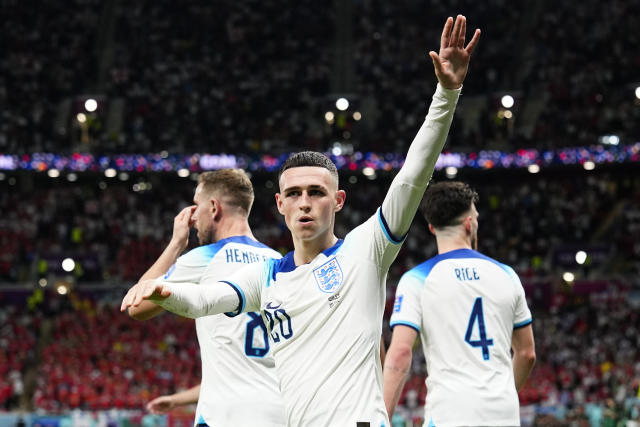 England bonds over cards ahead of Senegal World Cup clash