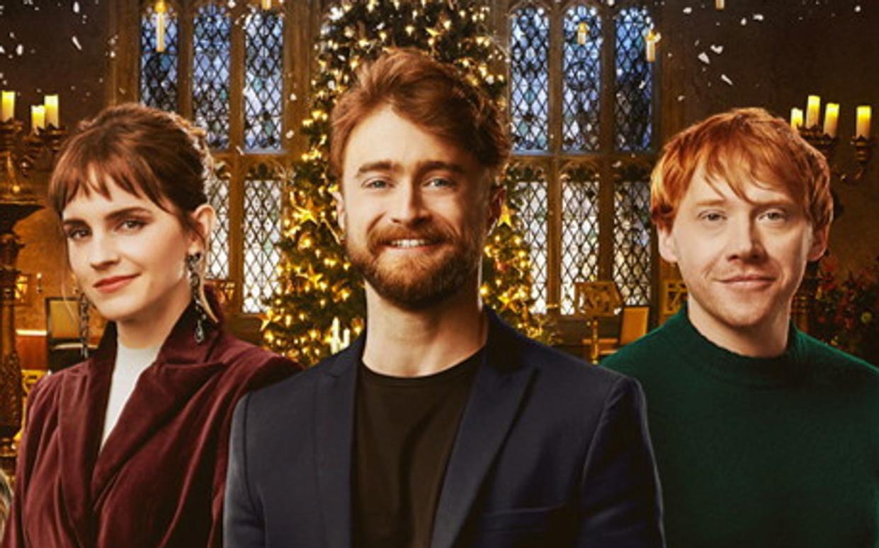 Anlässlich des 20-jährigen Bestehens des ersten "Harry Potter"-Kinoabenteuers schwelgen Emma Watson, Daniel Radcliffe (Mitte) und Rupert Grint in Erinnerungen.  (Bild: WarnerMedia Direct, LLC.)