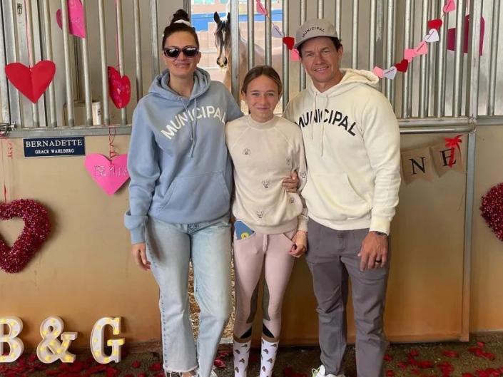 Rhea Durham (left), Grace Wahlberg (middle) and Mark Wahlberg (right) in front of the stables.