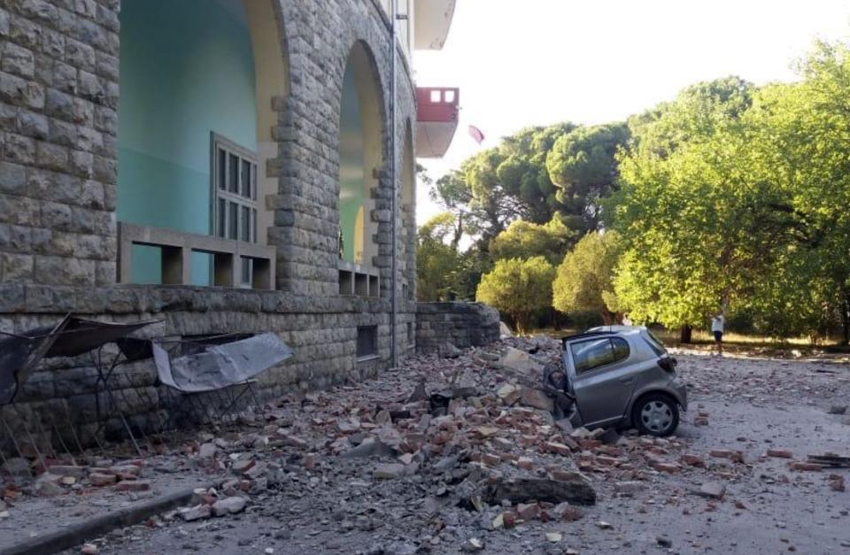 Il sisma è stato avvertito anche su tutta la <strong>costa adriatica pugliese</strong>. Al momento non risultano danni.