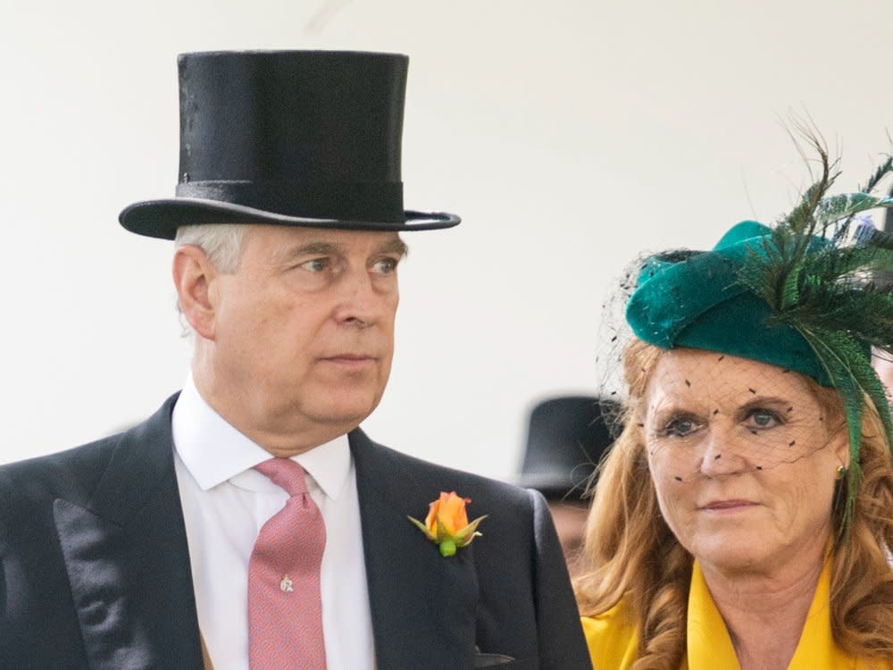 Sarah Ferguson an der Seite ihres Ex-Mannes Prinz Andrew. (Bild: getty/Mark Cuthbert/UK Press via Getty Images)