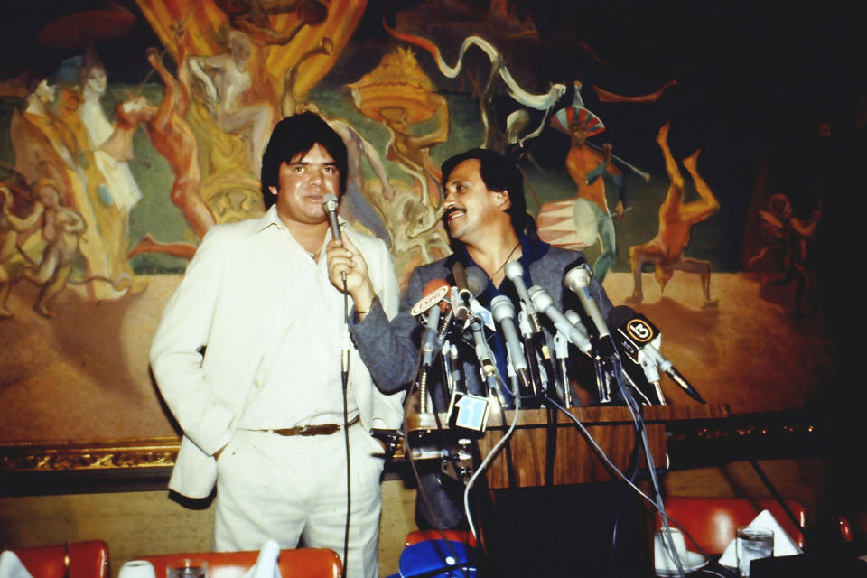 Fernando Valenzuela and Jaime Jarrín at a press conference in 1981 (Courtesy Los Angeles Dodgers)