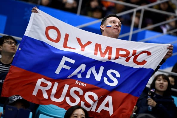 Ein Russe! Nein! Ein Fan aus Russland, wir wollen ja keinen Ärger mit dem IOC bekommen.