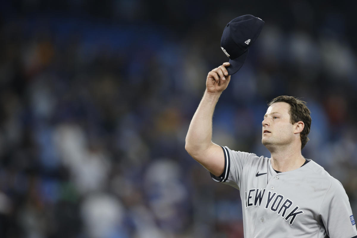 Gerrit Cole z Yankees jednogłośnie zdobywa nagrodę AL Cy Young Award.  Blake Snell z Padres zdobywa nagrodę NL