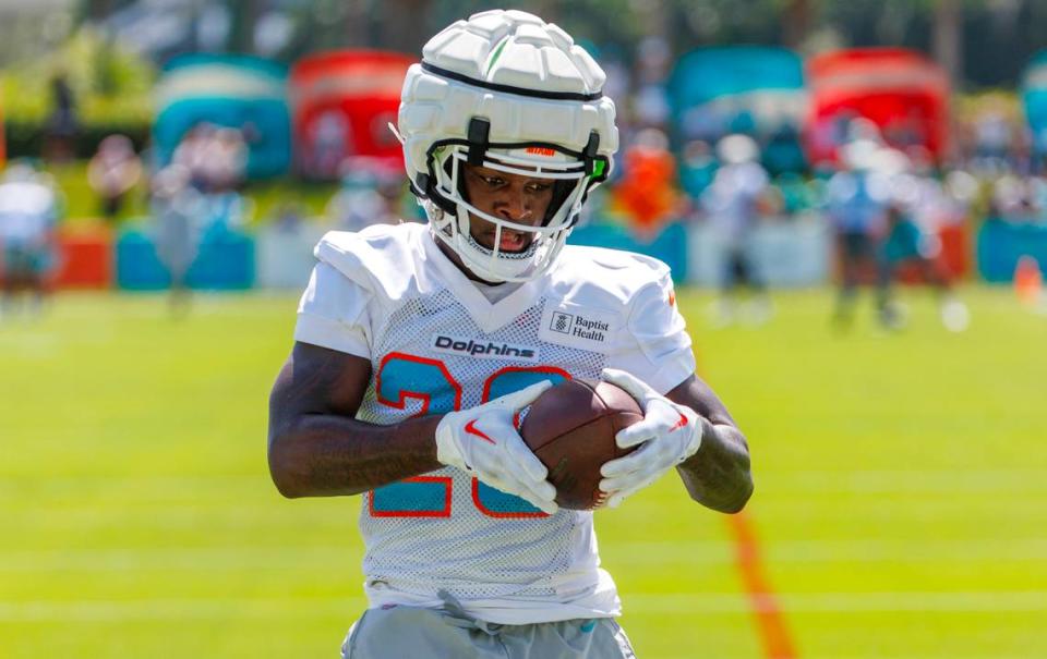 Miami Dolphins running back De’Von Achane (28) participates in a drill during NFL football training camp at Baptist Health Training Complex in Hard Rock Stadium on Sunday, July 30, 2023 in Miami Gardens, Florida.