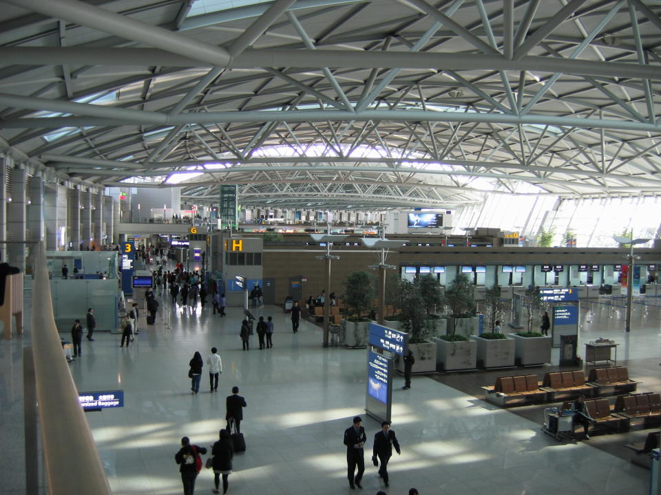 <p>Skytrax sitúa al Aeropuerto Internacional de Incheon en la segunda posición y destaca el trabajo de su personal. Se trata del mayor centro aeroportuario de Corea del Sur y el quinto del mundo en cuanto a tráfico de mercancías. (Foto: Wikimedia Commons). </p>