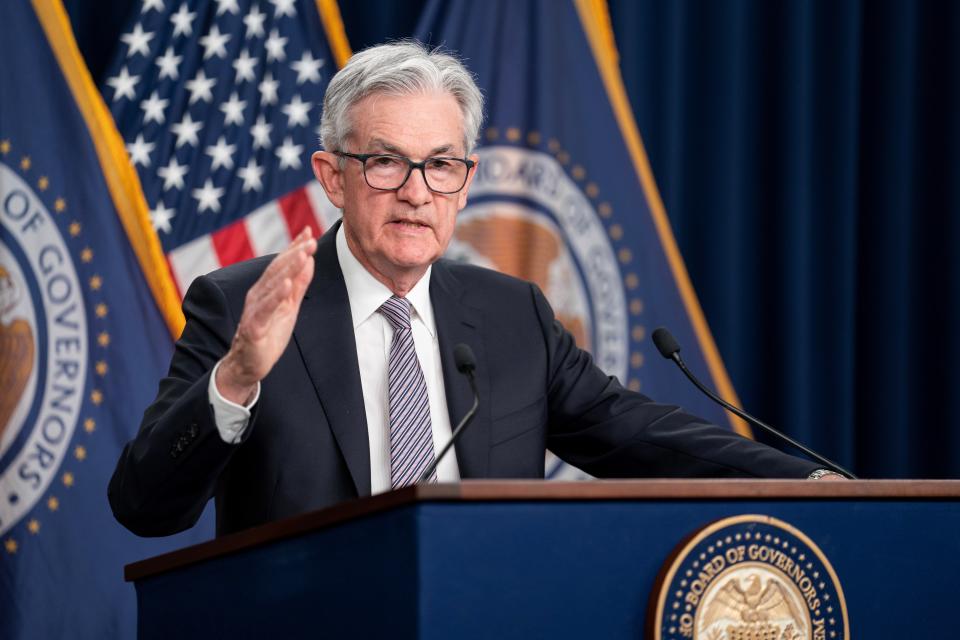 O presidente do Federal Reserve dos EUA, Jerome Powell, participa de uma coletiva de imprensa em Washington, D.C., EUA, em 3 de maio de 2023. O Federal Reserve dos EUA elevou na quarta-feira a faixa-alvo para a taxa de fundos federais em 25 pontos base, para 5-5,25%, dizendo que o federal 