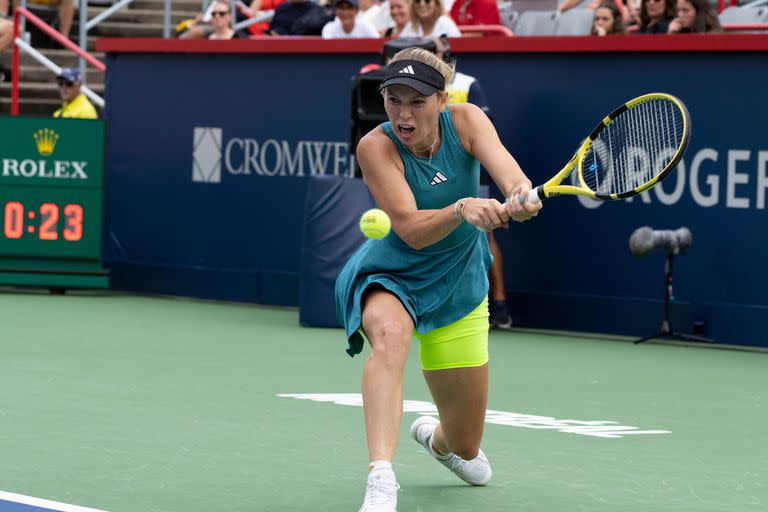 La defensa de Caroline Wozniacki desde el fondo de la cancha en su regreso al tenis profesional; se impuso a la australiana Kimberly Birrell en Montreal.